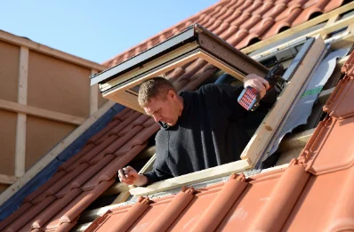 Pose de fenêtres de toit Velux à Pincé